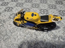 Yamaha YZR-M1 VALENTINO ROSSI 2004 MODELLINO MOTO SCALA 1:12 DIE CAST