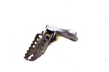 5CHF74120000  STAFFA PEDANA ANTERIORE SINISTRA PEDALINO YAMAHA TT600R 1999
