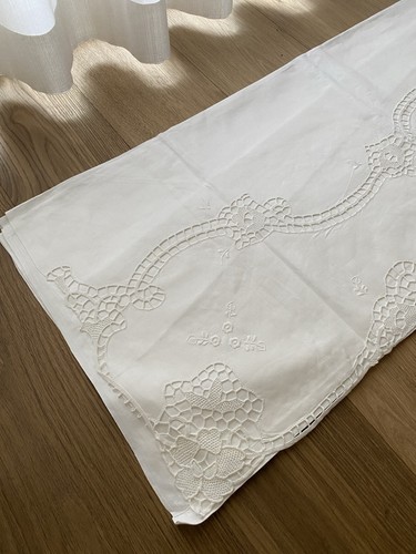Lenzuolo ricamato con pizzo - ricamato,