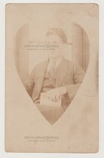 Affettuoso bello giovane uomo