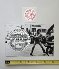 ADESIVO UFFICIALE RAMBO 40° ANNIVERSARIO CARTOLINA SPERANZA STALLONE PRIMO SANGUE PROMO