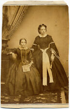 CDV Due donne in crinolina