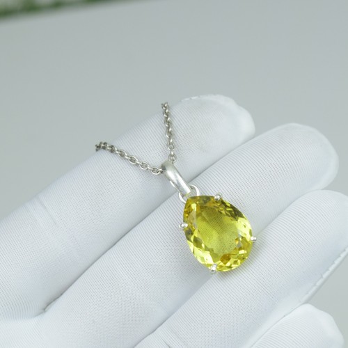 Collana con zaffiro giallo - , a