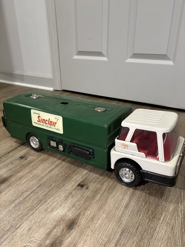 Raro camion cisterna diesel