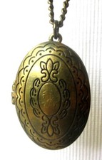 Grand collier chaine pendentif porte photos en bronze gravé bijou vintage 2213