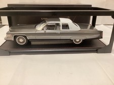 Stamp Models 1/18, Cadillac Coupe De Ville 1976, grigio metallizzato, bianco STM1976602