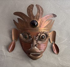 VECCHIA MASCHERA ETNICA  IN LAMINA DI RAME E OTTONE CON OCCHI SFERE DI VETRO