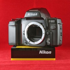 *NIKON F-801 (solo corpo) |