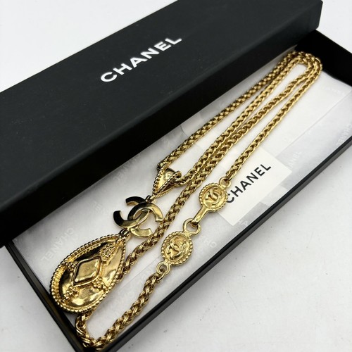 Collana con ciondolo vintage