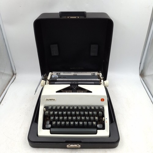Olympia sm9 typewriter carry - typewriter,