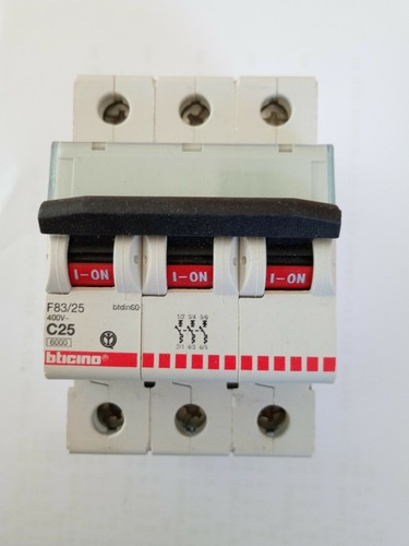 Interruttore automatico - interruttore,