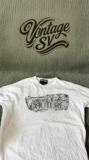 T-shirt Versace.