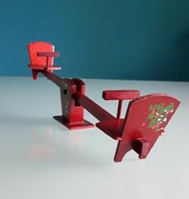 Altalena per bambole, legno dipinto a mano, colore marrone.