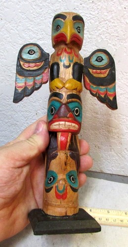 Totem tribale palo legno