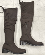 Nuovi stivali al ginocchio