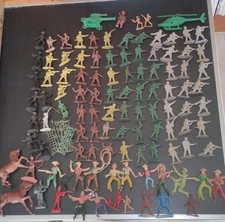 Soldatini 1/32 Lotto Vari (TROVATI E AGGIUNTI UN'ALTRA Trentina DI SOLDATINI)