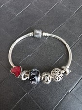bracelet PANDORA et ses charms