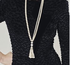 Collana bianca con nappe Opera