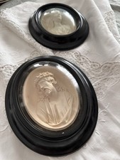 Coppia cornici ovali Napoleone III sculture in caolino-arte sacra-Cristo Madonna