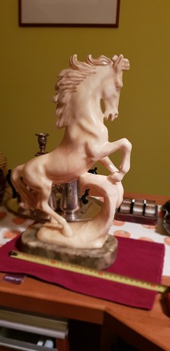 Scultura cavallo marmo - di, in
