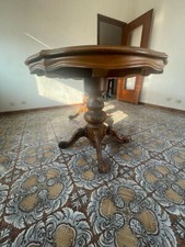 Mobile soggiorno classico con tavolo e sedie