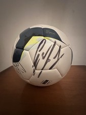 Pallone autografato con