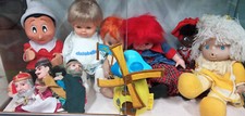 Pinocchio, Cicciobello, marionette e altre bambole anche separatamente.