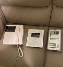 Umret 2Voice 1783/704 Kit Base Impianto Videocitofono con 3 postazioni interne 