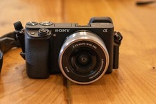 Sony Alpha A6300 24.2 MP Fotocamera Digitale + Sony E PZ 16 50 mm F3,5 5,6 
