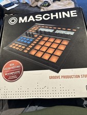 Native Instruments Machine Controller MK1 ha manuale e installazione cd e cavo.