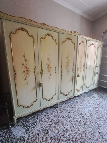 Armadio pregiato vintage stile