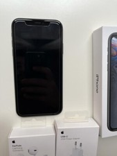 Iphone XR, 64gb, nero più caricabatterie, auricolari e cover protettiva.