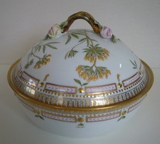 ROYAL COPENHAGEN FLORA DANICA