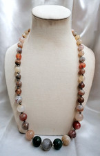 SPETTACOLARE COLLANA ETNICA SCALARE IN AUTENTICHE AGATE E DIASPRI.
