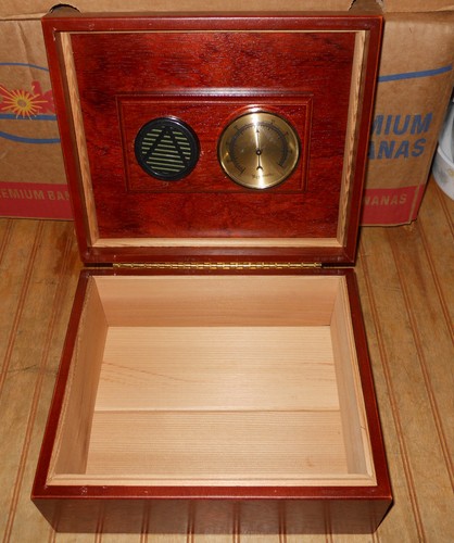 Wooden cedar cigar lined - cedar,