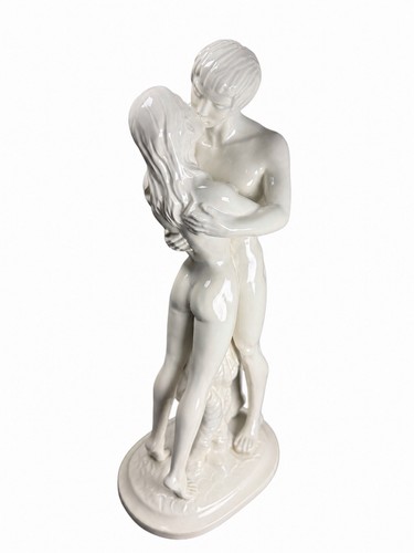 Scultura arte bacio coppia