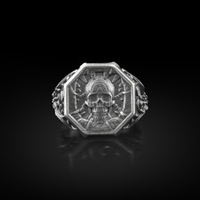 Anello con sigillo teschio