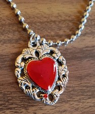 Collana Ex Voto Cuore Sacro Cuore Rosso Cm 3 X 2,5 Collana Lunga 77 Cm Milagros