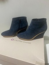 RRP:€350    L’Autre Chose Soft blue suede ankle boots Gold trim