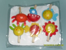 BLISTER 6 MOLLETTE FERMACARTE IN LEGNO FERMA CARTE PER POSTITI art.1 