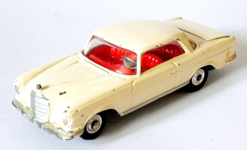 Corgi toys 230 mercedes - toys,