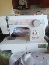 macchina da cucire Necchi