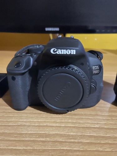 Canon eos 700d 55mm is - +, 18-55mm