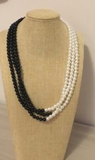 Collana bicolore con perle sintetiche bianco nero