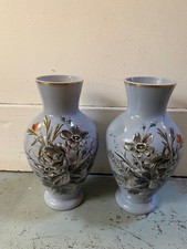 COPPIA DI GRANDI VASI OPALINI BLU DECORAZIONE SMALTA FIORI CON FARFALLA