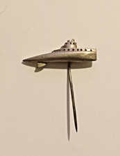 SPILLO DA BAVERO CON SAGOMA DI SOTTOMARINO VENTENNIO (PC/13)