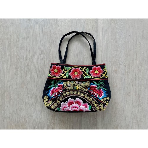 Piccola borsa boho ricamata