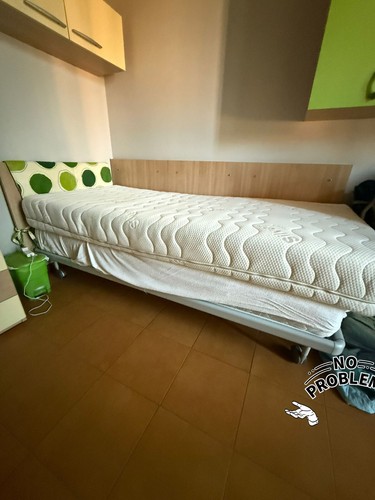 Letto singolo con - con, in