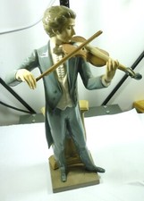 Statuina porcellana violinista
