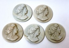 Cinque antichi cammei / ritratti di signora in vetro bianco, 1900 circa